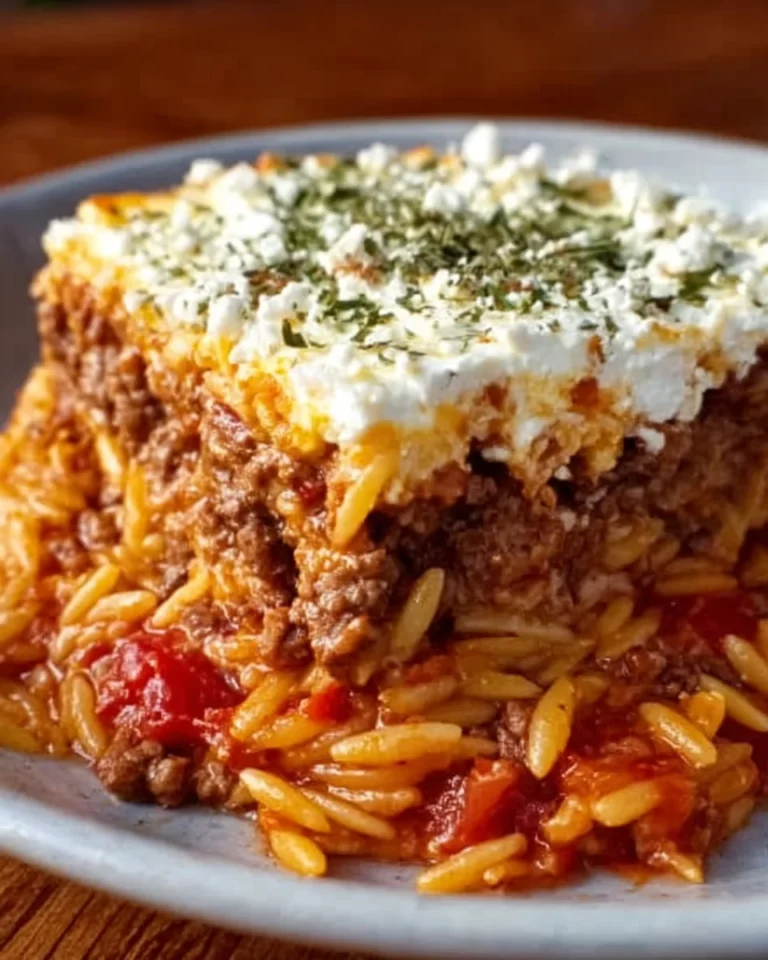 Griechischer Kritharaki-Hackauflauf mit Feta